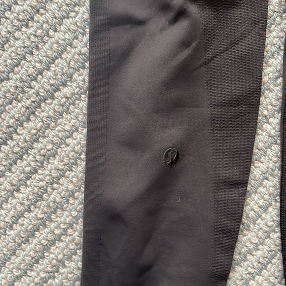 Lululemon leggings- not sure about styler but are definitely thicker - Picture 2 of 3